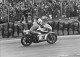 PILOTE MOTO MICK GRANT SUR KAWASAKI 1975  PHOTO DE PRESSE  18X13CM - Sports