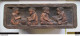KAS 60-10-  CAISSE EN BOIS AVEC DES FIGURINES SCULPTÉES - HOUTEN KOFFER MET INGESNEDEN FIGUREN - Afrikanische Kunst