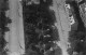 24-5642 : CARTE A IDENTIFIER. DEFILE MILITAIRE.  PHOTO PRISE D'UN AVION ??? - Da Identificare