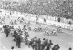 GRAND PRIX MOTO LE MANS 1976 DEPART DES 50 CC AVEC NIETO SUR  BULTACO ET AUDRY SUR ABF PHOTO DE PRESSE  17X12CM - Sport