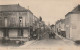 XXX -(51) MOURMELON LE GRAND - LA RUE DE CHALONS - ANIMATION - PHOTOGRAPHIE LOCART - 2 SCANS - Mourmelon Le Grand