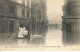 75 PARIS #22670 INONDATIONS 1910 RADEAU RUE MAITRE ALBERT COMMERCE VINS - De Overstroming Van 1910