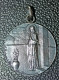 Pendentif Médaille Religieuse Début XXe "Sainte Geneviève Veillant Sur Paris" D'après Puvis De Chavannes - Religion &  Esoterik