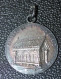 Pendentif Médaille Religieuse Début XXe "Sainte Geneviève Veillant Sur Paris" D'après Puvis De Chavannes - Religion & Esotericism