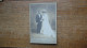 Assez Rare Ancienne Photo Cartonnée ( 16 X 10,5 Cm ) D'un Couple De Marié , Le 19 Avril 1906 - Anonieme Personen