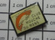 3517 Pin's Pins / Beau Et Rare / ANIMAUX / POISSON TRUITE CLUB MOUCHE DU MANS PECHE - Tiere