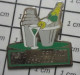 3517  Pin's Pins / Beau Et Rare / BOISSONS / BOUTEILLE DE CHAMPAGNE DANS UN SEAU A GLACE - Beverages