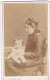 Photo CDV D'une Femme élégante Avec Sa Petite Fille Posant Dans Un Studio Photo En 1876 - Oud (voor 1900)