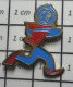 3517 Pin's Pins / Beau Et Rare / AUTRES / LA FLECHE Cherche Son Arc ? - Other & Unclassified