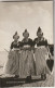 ZY 138-  VOLENDAM  ( NEDERLAND ) - GROUPE DE JEUNES FEMMES  EN TENUE TRADITIONNELLE - 2 SCANS - Volendam