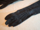 Belle Paire De Gants Noirs Longs De Femme  époque XX Ième Ref BX24GT001 - Andere & Zonder Classificatie