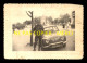 ALGERIE - SAIDA -  AUTOMOBILE DAUPHINE RENAULT ET MILITAIRE - FORMAT 10.5 X 7 CM - VOIR ETAT - Auto's