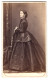 Photo Ferret, Nice, Rue Gioffredo, Portrait De Junge Dame Im Marmorierten Kleid Stehend Am Stuhl  - Anonymous Persons