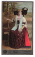 Fotografie Fr. Wehde, Bückeburg, Portrait Dame In Bückeburger Tracht Auf Einer Holzbank, 1904  - Personas Anónimos