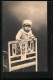 AK Kleinkind Im Wintermantel Posiert An Einer Stuhllehne  - Other & Unclassified