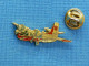 1 PIN'S /  ** AVION BOMBARDIER D'EAU " TRACKER S-2FT TURBO FIRECAT " ** . (J.Y. Ségalen Collection) - Aviones
