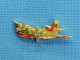 1 PIN'S /  ** AVION BOMBARDIER D'EAU " TRACKER S-2FT TURBO FIRECAT " ** . (J.Y. Ségalen Collection) - Luftfahrt
