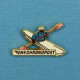 1 PIN'S /  ** KAYAKISTE BLEU " EMS " CHRONOPOST / EXPÉDITION COLIS EXPRESS ** . (Claude Benezit) - Canoeing, Kayak