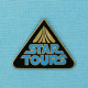 1 PIN'S /  ** STAR TOURS / LA GUERRE DES ÉTOILES \ STAR WARS ** . (©DISNEY) - Cinéma