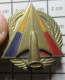 3617 Pin's Pins / Beau Et Rare / MILITARIA / PIN'S ORIGINE USA DOUBLE ATTACHE POINTE DE FLECHE COLOREE - Militair & Leger