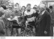 COURSE CYCLISTE 1967 LES ABRETS  ET ALENTOURS ISERE PHOTO ORIGINALE FAURE LES ABRETS  11 X 8 CM R33 - Cyclisme