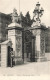 ROYAUME-UNI - Angleterre - London - Sentry At Buckingham Palace - Carte Postale Ancienne - Tower Of London