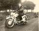 PHOTO Photographie Amateur - Homme Sur Moto Immatriculée - Automobile