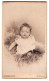 Fotografie Johannes Beyer, Zittau I. S., Lessingstr. 2, Portrait Süsses Mädchen Im Kleidchen Auf Einem Fell Sitzend  - Anonymous Persons