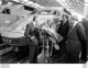 ACCUEIL A PARIS DE LA MILLIONIEME PASSAGERE  DU TGV LE 03/12/1981 ANDRE CHADEAU ET JEAN RAVEL - Trains