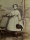 Photo CDV Raps à Coeln  Fillette Très élégante  Robe Rayée, Chapeau  CA 1860-65 - L679B - Old (before 1900)