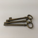 Delcampe - Vintage Lot Of 3 Different Brass Keys Skeleton Keys 10 Cm #5548 - Strumenti Antichi