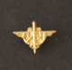 Pin's Doré - Armée à Déterminer - 2 Ancres De Marine / 1 Glaive Ou 1 épée Et 1 Paire D'ailes - Sans Marque - Army