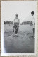 La Pause Jeune Homme Posant En Tenue Sport Sur La Plage Jokari Mer Du Nord Côte Belge Photo Snapshot Vers 1952 - Personnes Anonymes