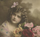 ENFANTS - LITTLE GIRL - MAEDCHEN - Jolie Carte Fantaisie Portrait Fillette Et Fleurs - Portraits