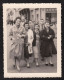 Jolie Photographie De Marcheuses Et Marcheurs Dans Les Rues De Dijon En 1956, Street Photo, Photographe De Rue 6,5x8,4cm - Lugares