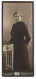 Fotografie Th. Liebert, Bremen, Fehrfeld 61, Dame In Schwarzem Schlichten Kleid Mit Kette  - Anonyme Personen