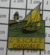 310c Pin's Pins / Beau Et Rare / BATEAUX / BARQUE DE PECHE VOILIER L'ESCALE CANCALE - Barcos