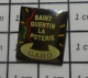 710F Pin's Pins / Beau Et Rare / VILLES / SAINT QUENTIN LA POTERIE GARD AU GORILLE - Ciudades