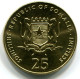 25 SHILLINGS 2001 SOMALIA UNC Soccer Player Coin #W11229.U.A - Somalie