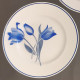 3 Assiettes Plates St AMAND ORCHIES, Modèle SIMONE Tulipes Bleues. Très Bon état. Diamètre 23cm - Plates