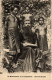 PC NEW GUINEA, UN MISSIONNAIRE ET SES CATÉCHISTES, Vintage Postcard (b53600) - Papua-Neuguinea