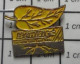 3619 Pin's Pins / Beau Et Rare / ALIMENTATION / BENBITS FEUILLE DE MENTHE CHEWING GUM SANS SUCRE Version Jaune - Levensmiddelen