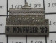 712E Pin's Pins / Beau Et Rare / VILLES / BERLIN PORTE DE BRANDEBOURG 9 NOVEMBER 89 Fallait Pas !!! - Städte