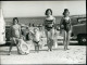 3 PHOTOS SET 1969 REAL PHOTO FOTO SWIMSUIT MAILLOT FEMME WOMAN BIKINI PRAIA DE CARCAVELOS PORTUGAL AT71 PERUTZ FILMS - Objetos