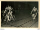 PHOTO ORIGINALE   EQUIPE CYCLISME LES AIGLONS GRAMMONT PARIS 1960 PRESIDENT ANDRE BARBAL C11 - Cycling