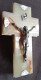 Delcampe - Superbe Crucifix à Accrocher, Christ , Plaque INRI Et écoinçons En Argent , Croix En Onyx Avec Belle Veine Rouge - Godsdienst & Esoterisme