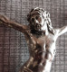 Delcampe - Superbe Crucifix à Accrocher, Christ , Plaque INRI Et écoinçons En Argent , Croix En Onyx Avec Belle Veine Rouge - Godsdienst & Esoterisme