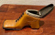Delcampe - Tabatière -Forme Chaussure- Résine -métal - 1927-1977 - 14 Cm Environ - Altri & Non Classificati