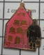 3617 Pin's Pins / Beau Et Rare / VILLES / TURCKHEIM MAISON ROSE AVEC HORLOGE - Cities