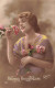 FETES ET VOEUX - Heureux Anniversaire - Une Femme Sentant Des Roses - Colorisé - Carte Postale Ancienne - Compleanni
